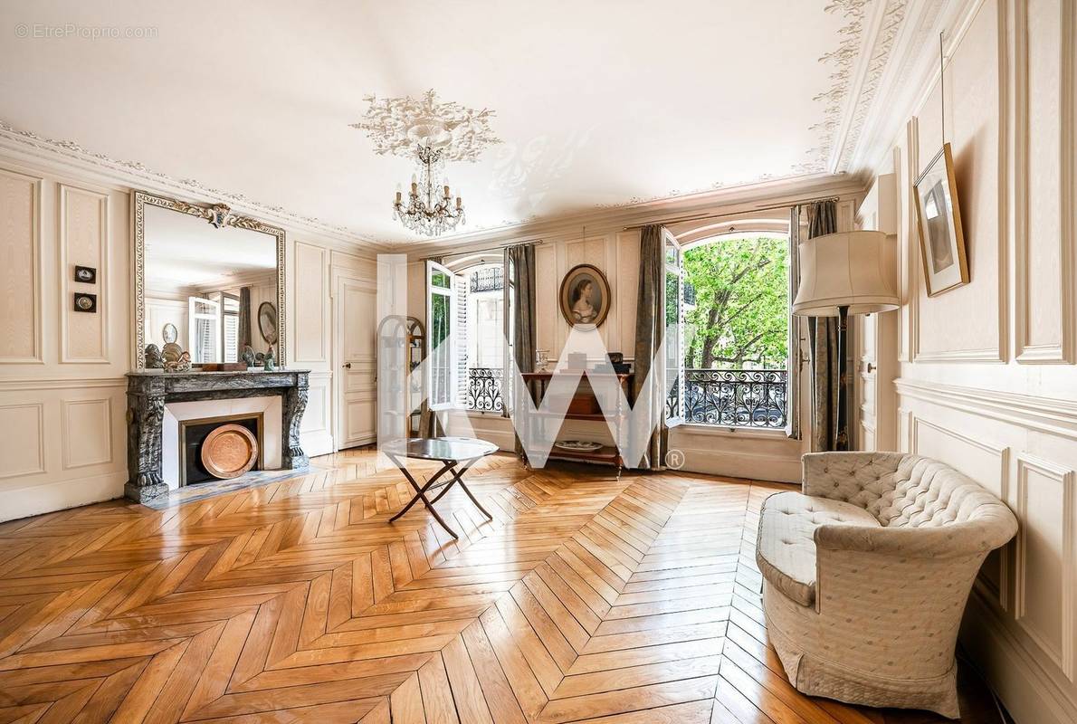 Appartement à PARIS-8E