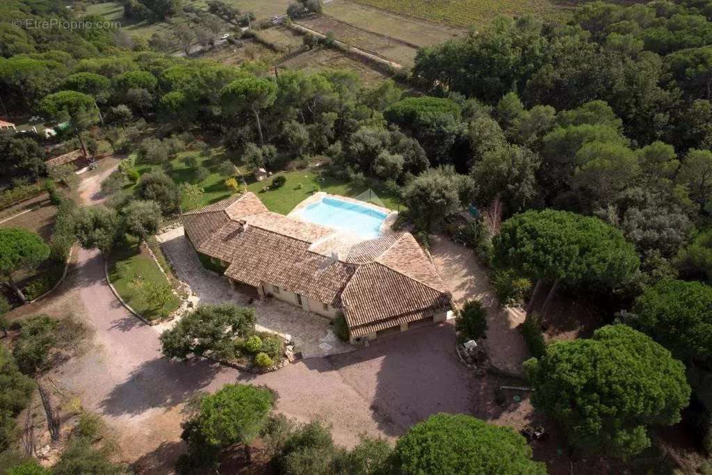 Maison à ROQUEBRUNE-SUR-ARGENS