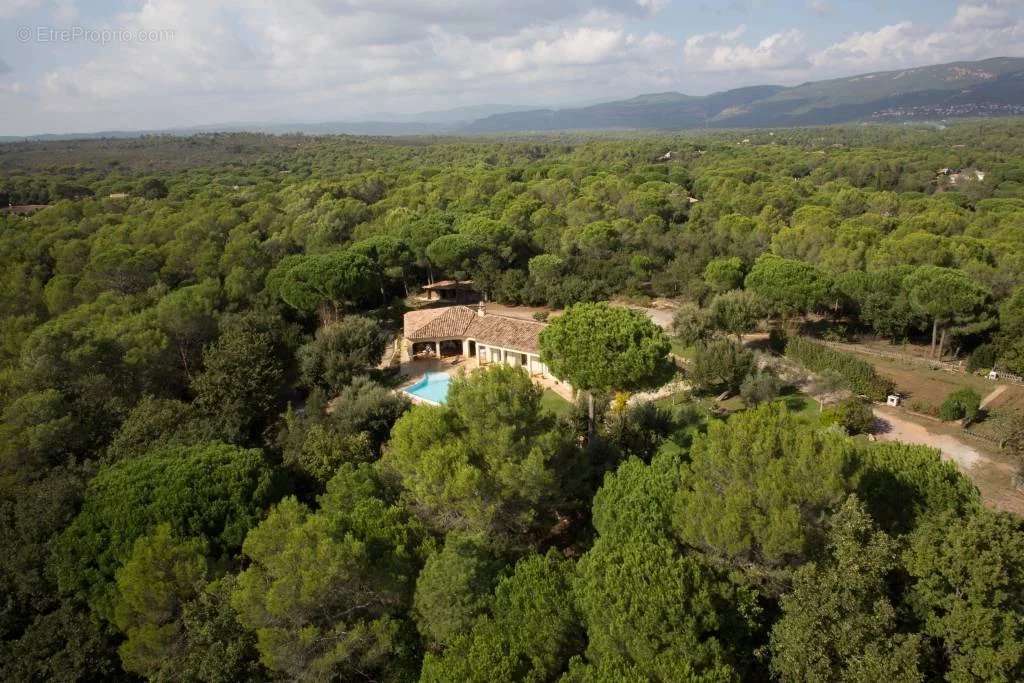 Maison à ROQUEBRUNE-SUR-ARGENS