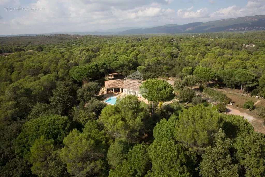 Maison à ROQUEBRUNE-SUR-ARGENS