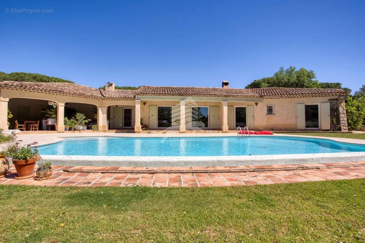 Maison à ROQUEBRUNE-SUR-ARGENS