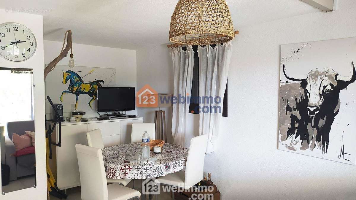 La pièce de vie de 25m²... - Appartement à SAINTES-MARIES-DE-LA-MER