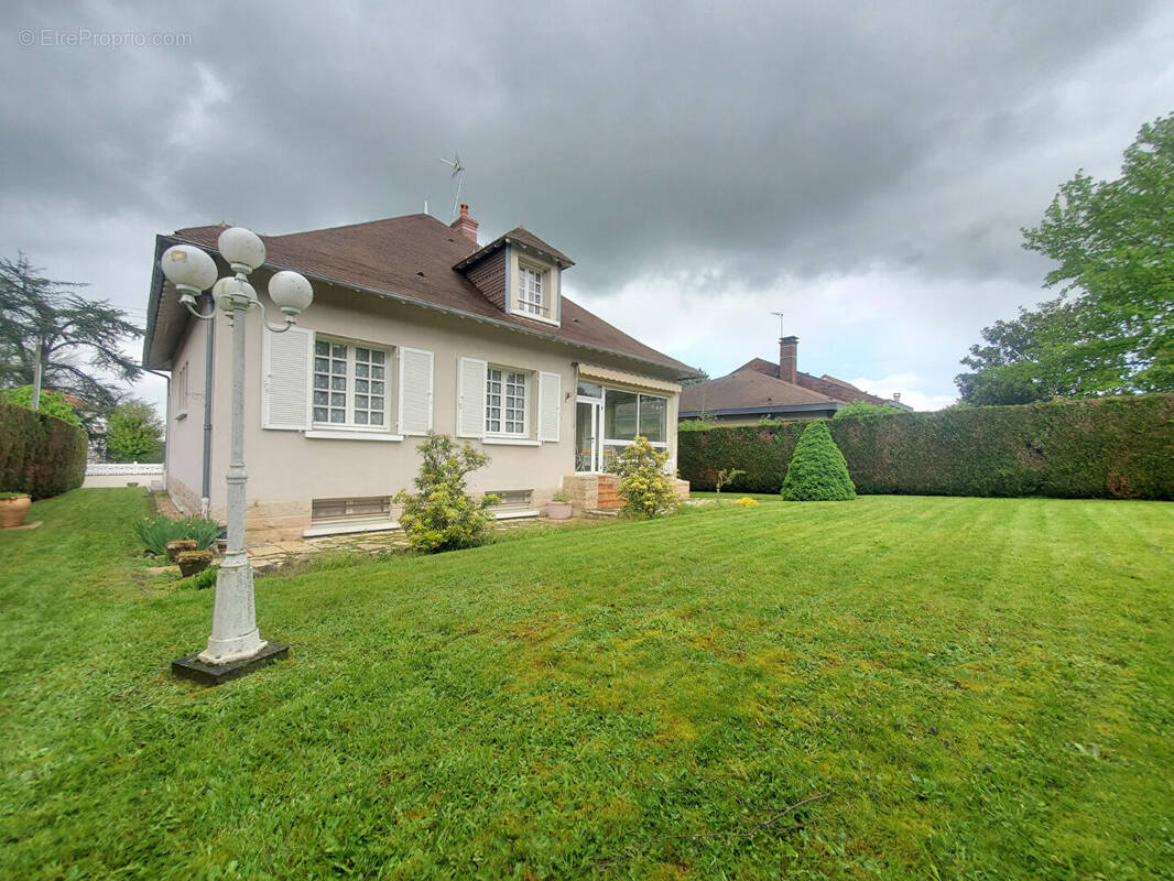 Maison à NERIS-LES-BAINS