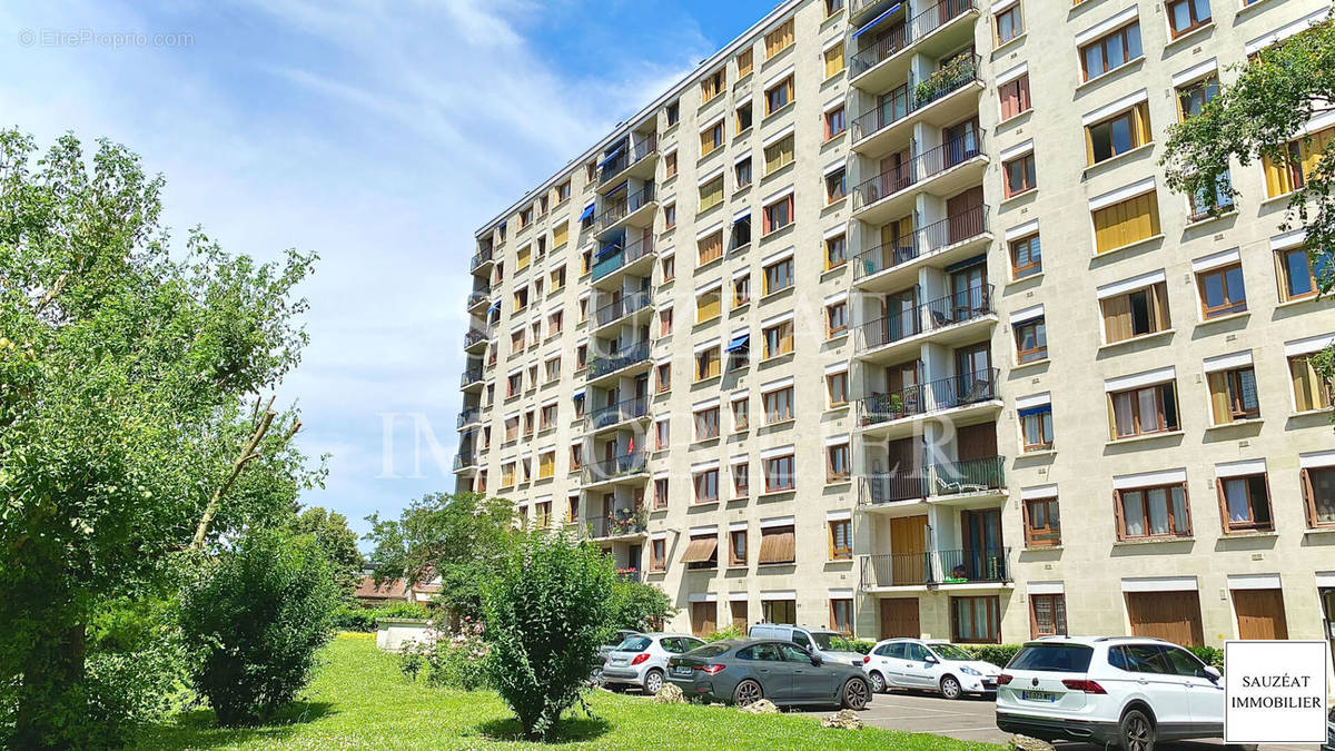 Appartement à FRESNES