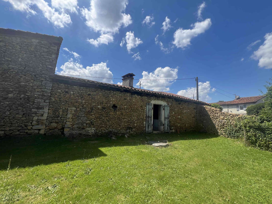 Maison à CHASSENEUIL-SUR-BONNIEURE