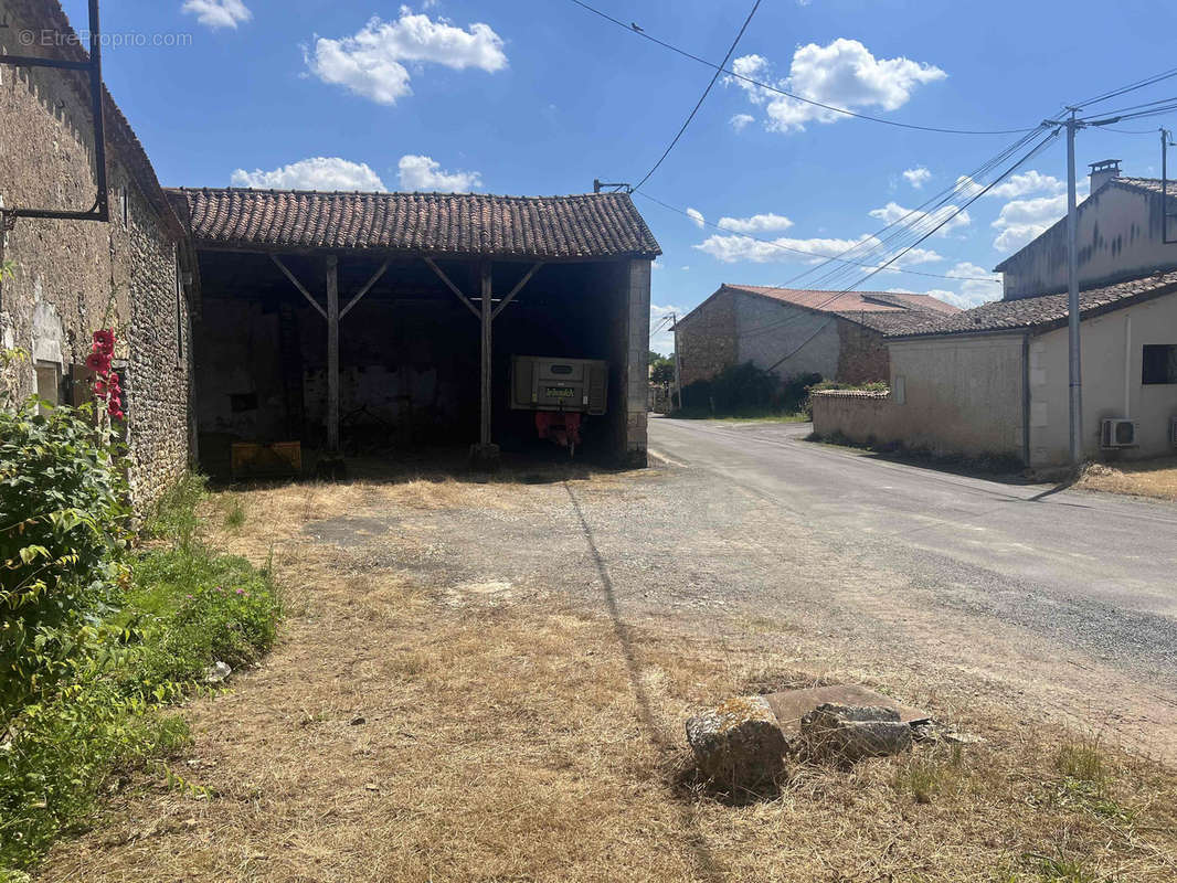 Maison à CHASSENEUIL-SUR-BONNIEURE