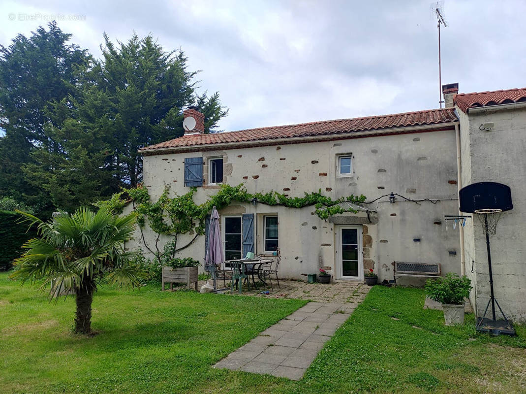 Maison à SAINTE-FLAIVE-DES-LOUPS