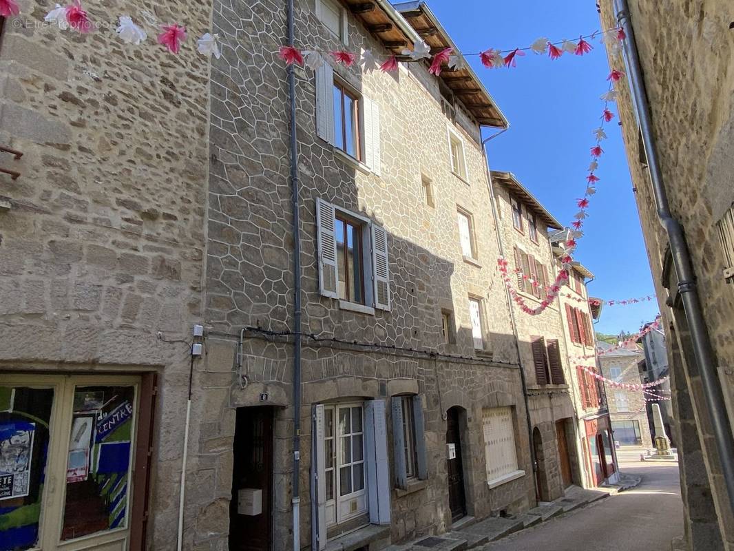 Maison à EYMOUTIERS