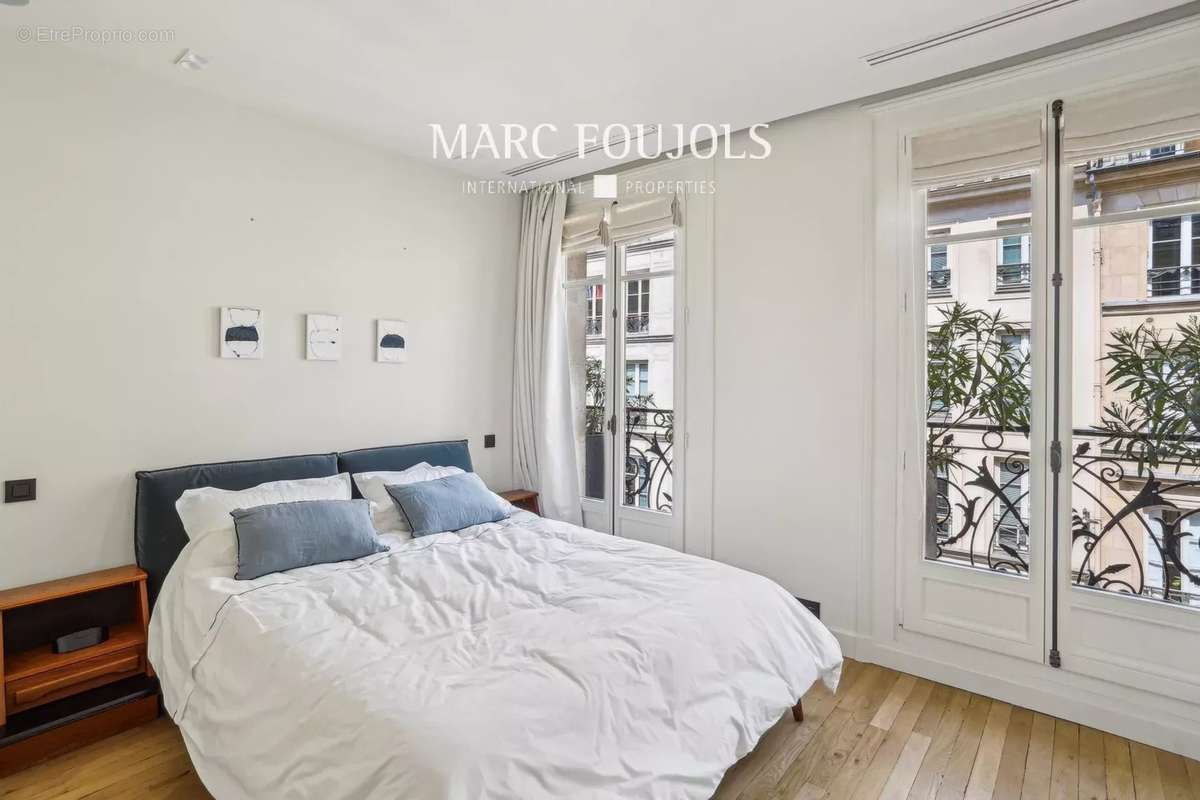 Appartement à PARIS-2E