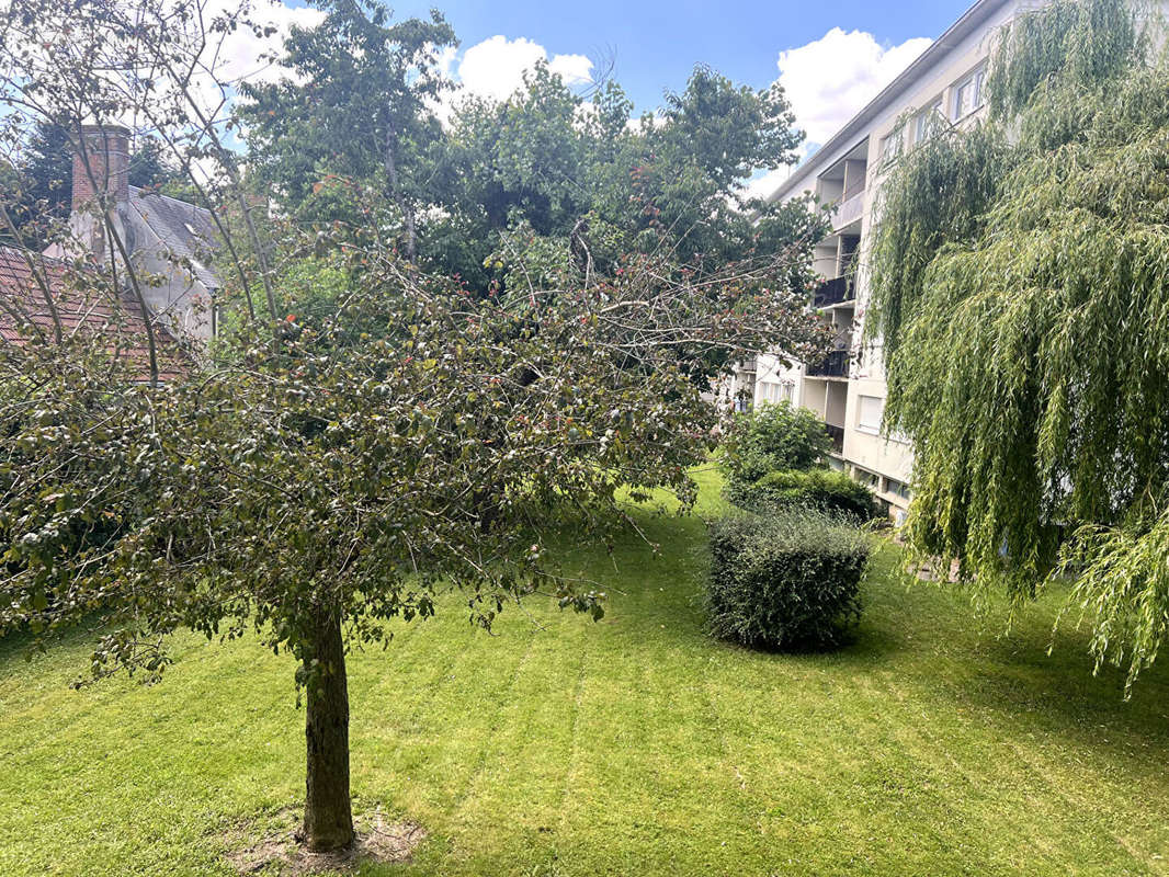 Appartement à SAINT-JEAN-DE-BRAYE