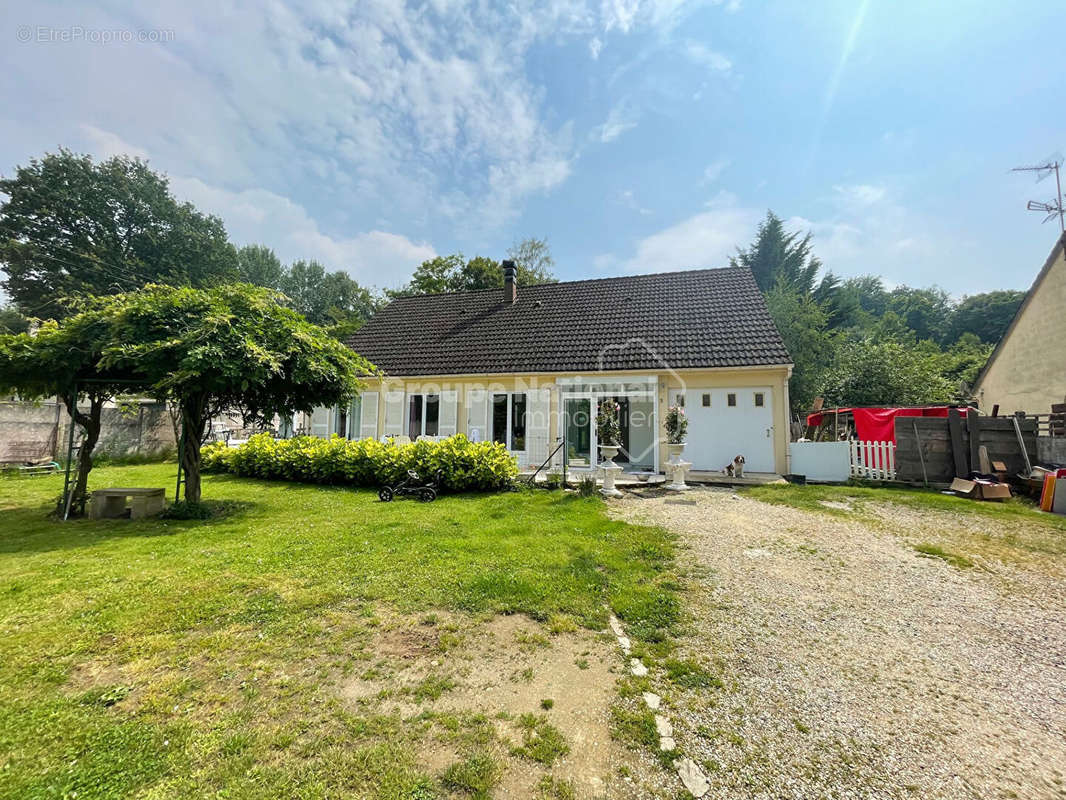 Maison à COULOISY