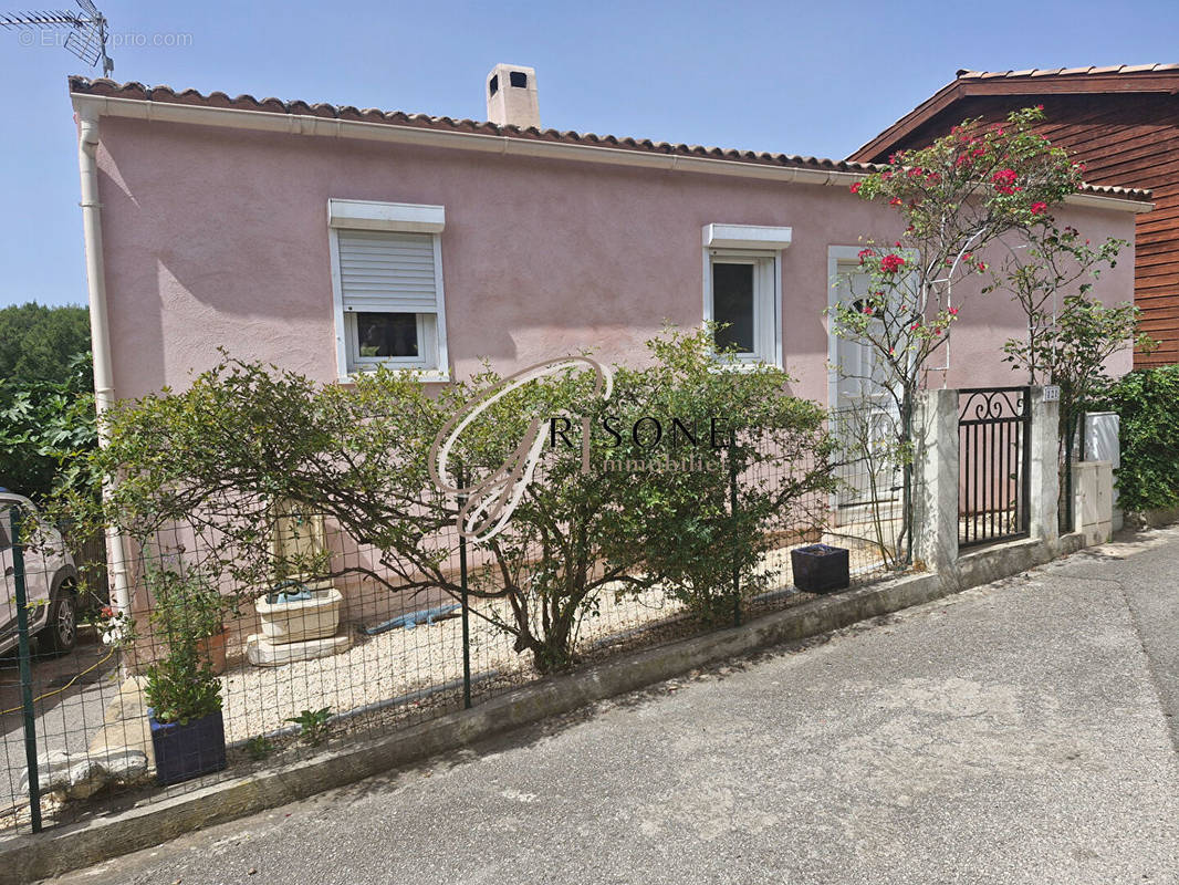 Maison à LE CASTELLET