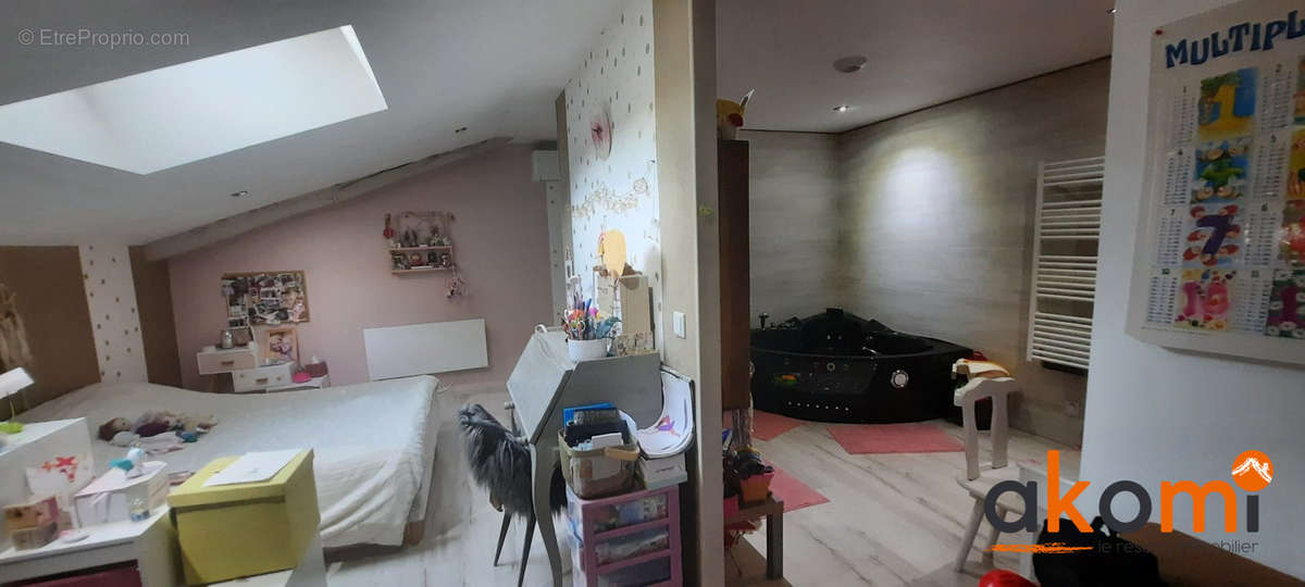 Chambre appartement avec sdb  - Maison à NAYEMONT-LES-FOSSES