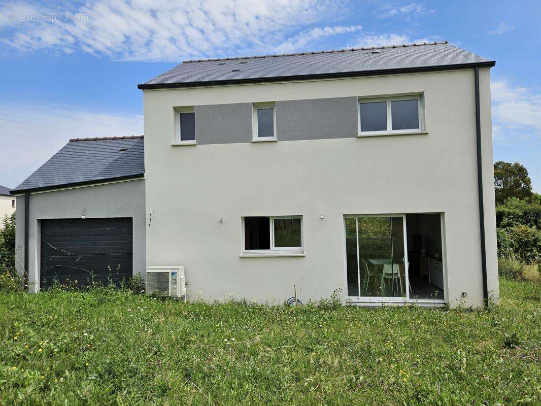 Maison à LA ROCHE-BLANCHE