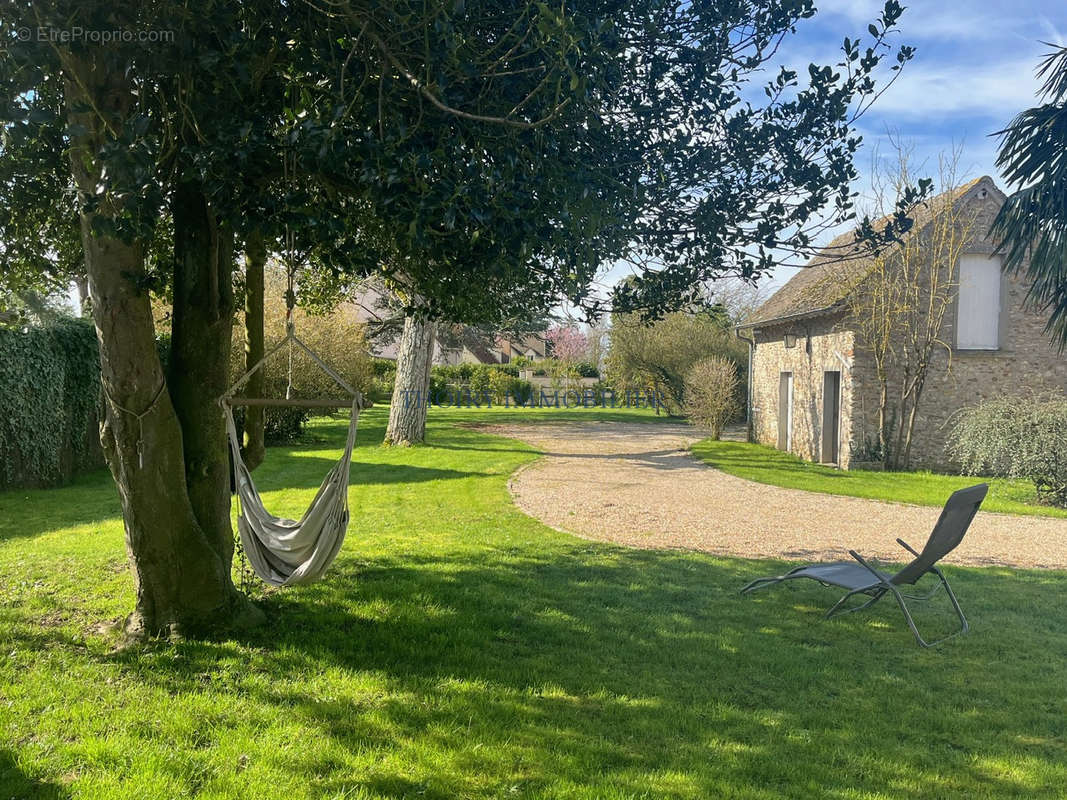 Maison à LA QUEUE-LES-YVELINES