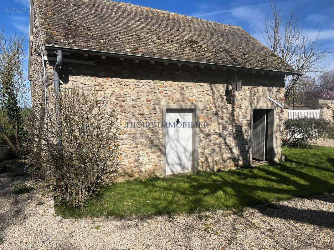 Maison à LA QUEUE-LES-YVELINES