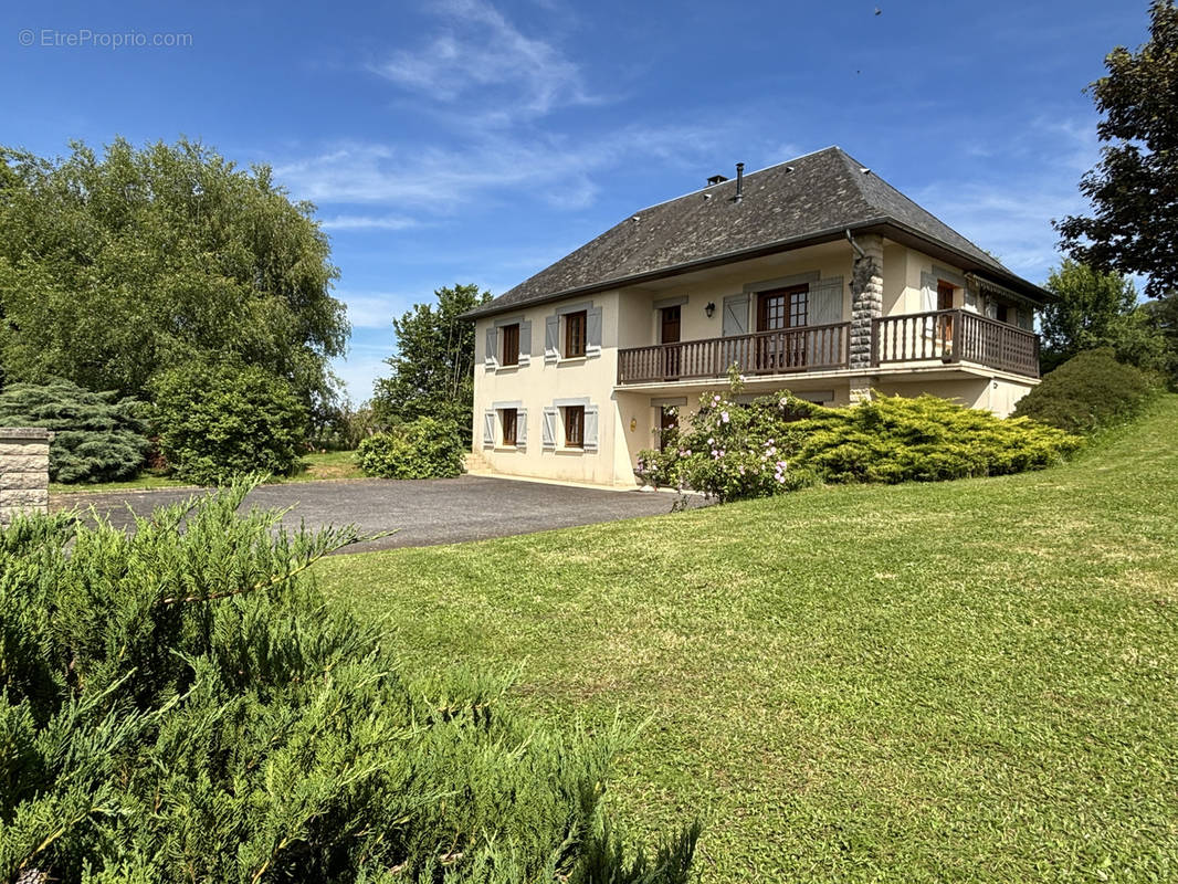 Maison à UZERCHE