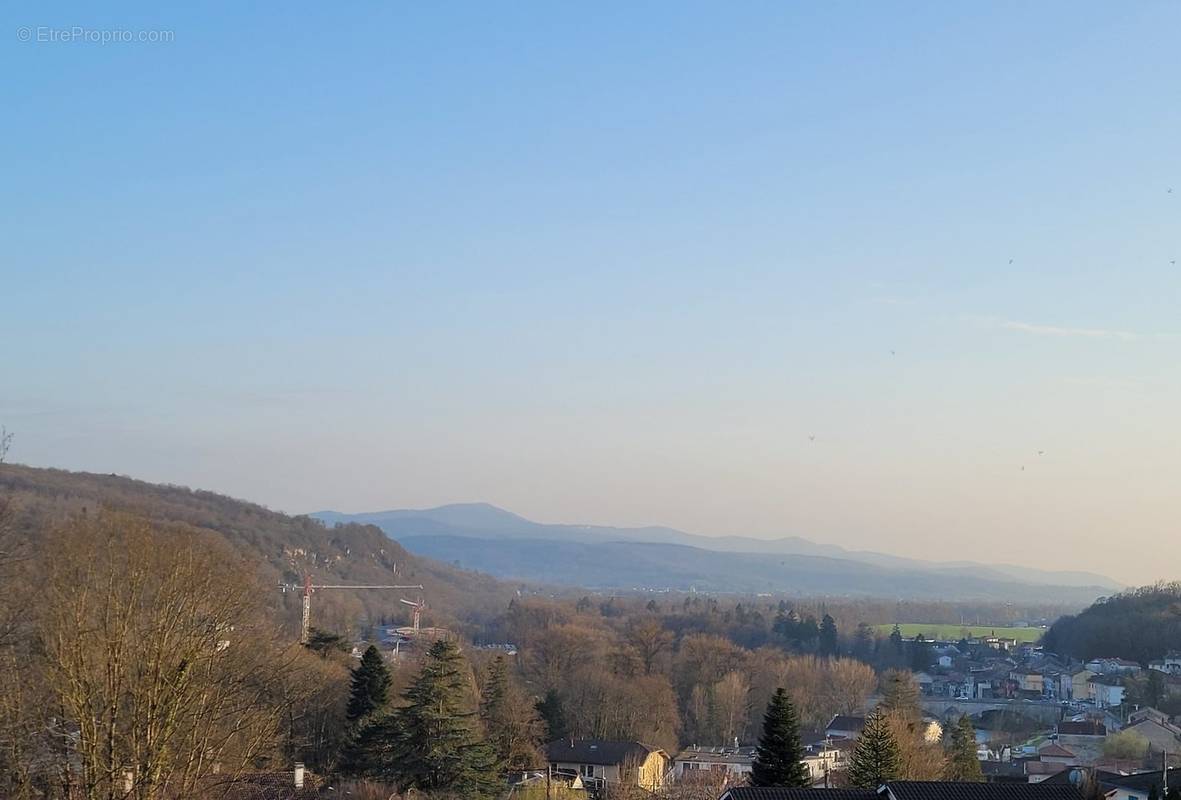 Terrain à NEUVILLE-SUR-AIN