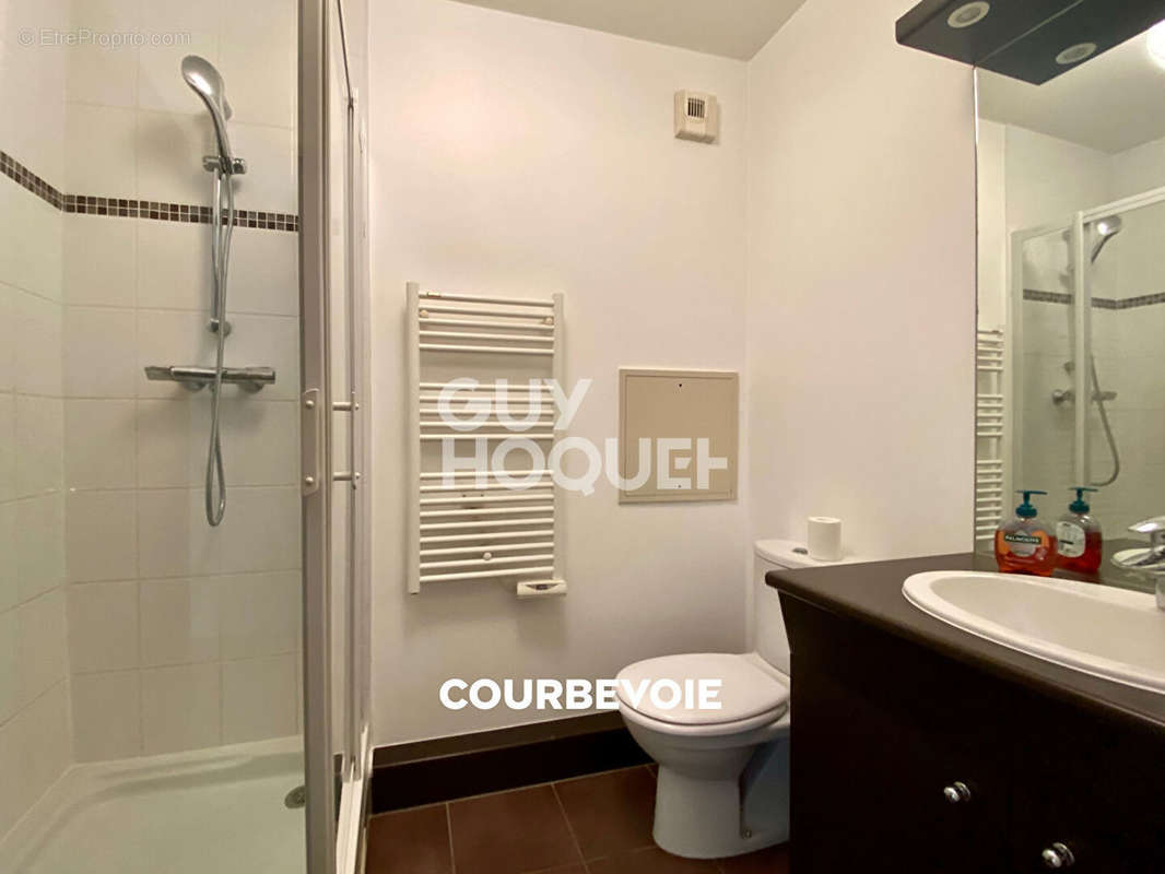 Appartement à COURBEVOIE