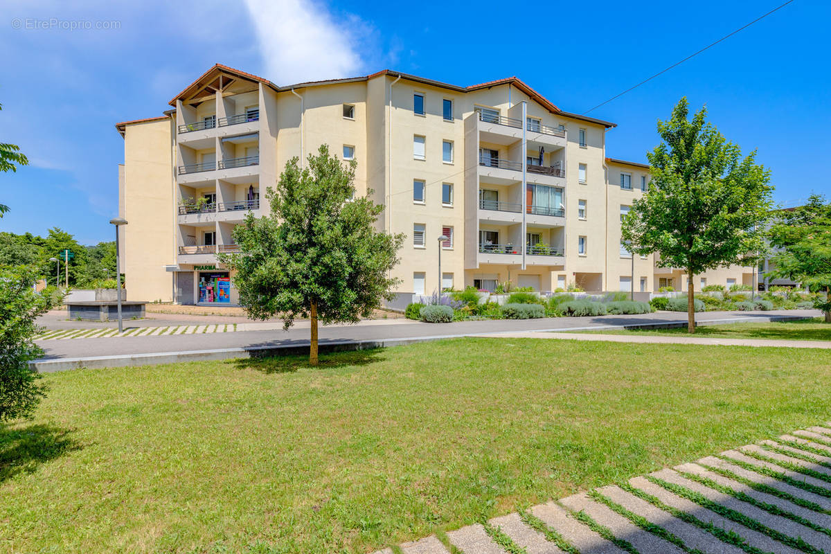 Appartement à SAINT-GENIS-LAVAL