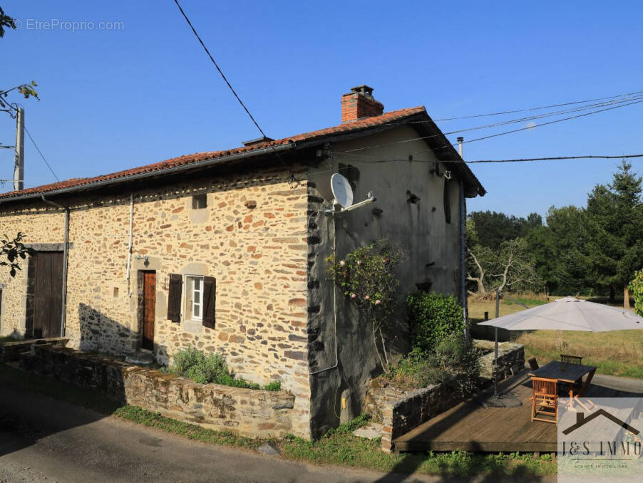 Maison à CHERVES-CHATELARS