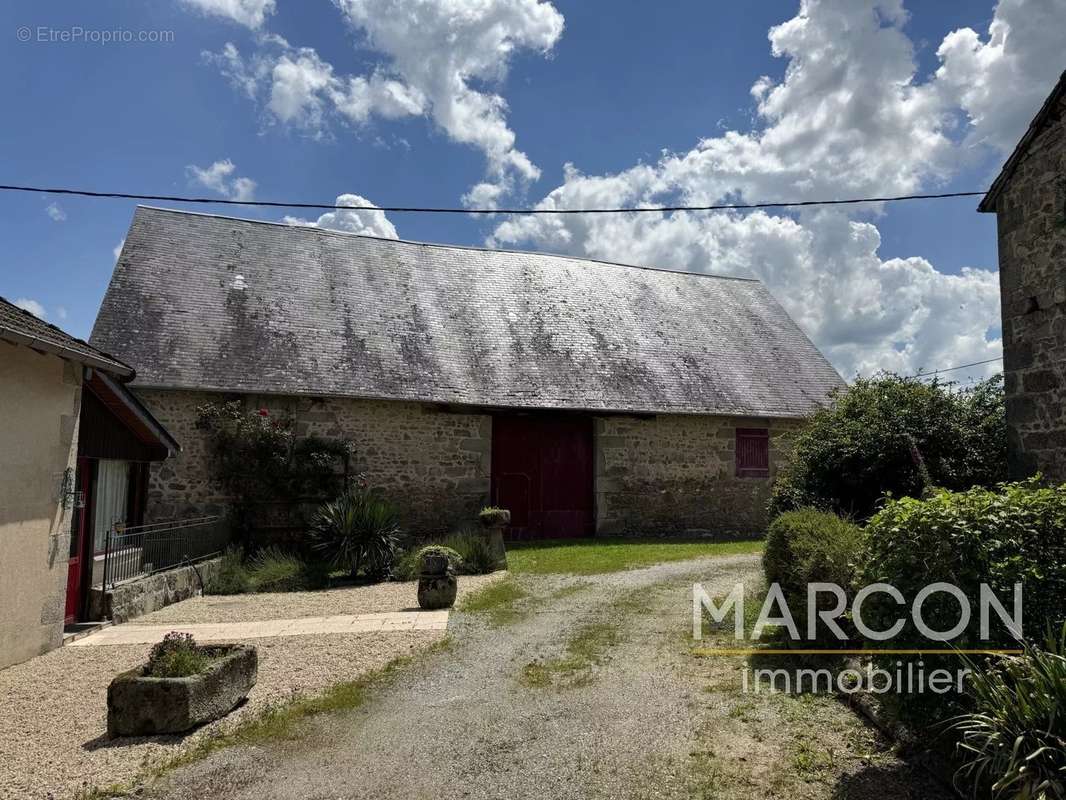 Maison à AHUN