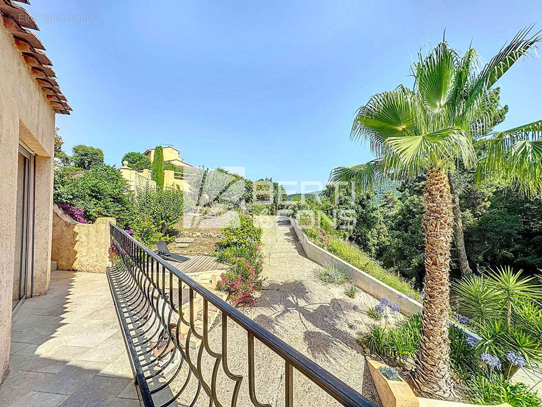 Maison à LES ADRETS-DE-L&#039;ESTEREL