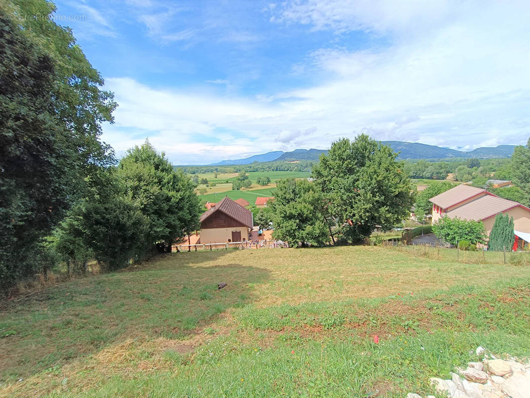 Terrain à SAINT-GENIX-SUR-GUIERS