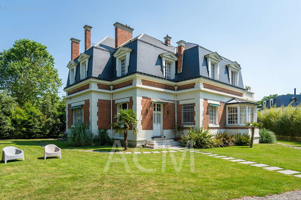 Maison à MAISONS-LAFFITTE