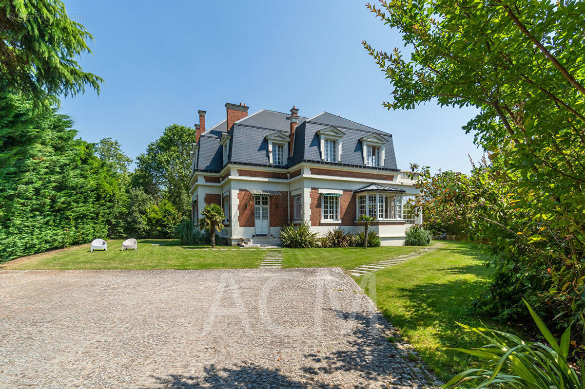 Maison à MAISONS-LAFFITTE