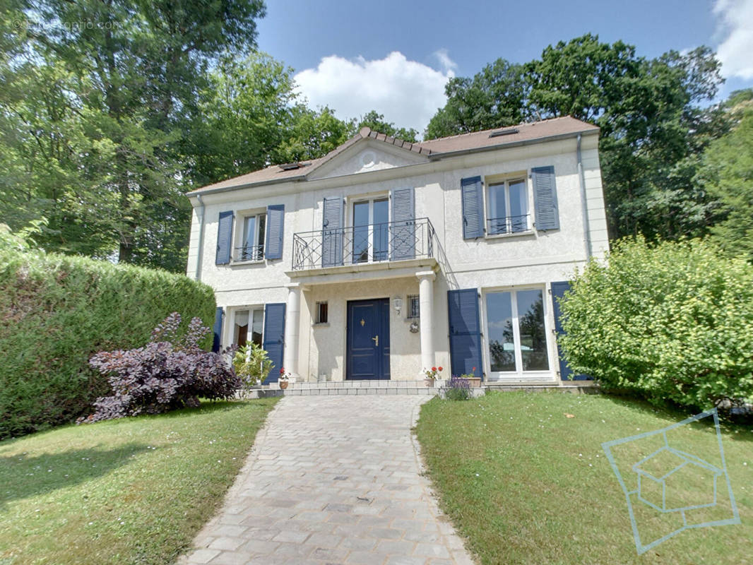 Maison à SAINT-REMY-LES-CHEVREUSE