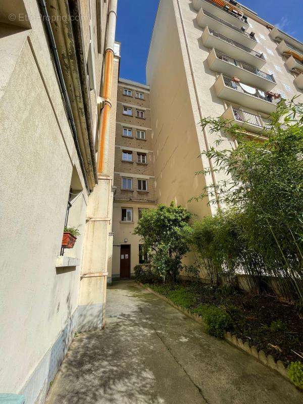 Appartement à COURBEVOIE