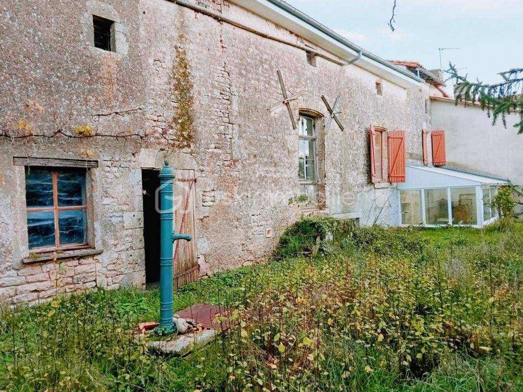 Maison à EXOUDUN