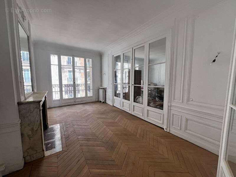 Appartement à PARIS-17E