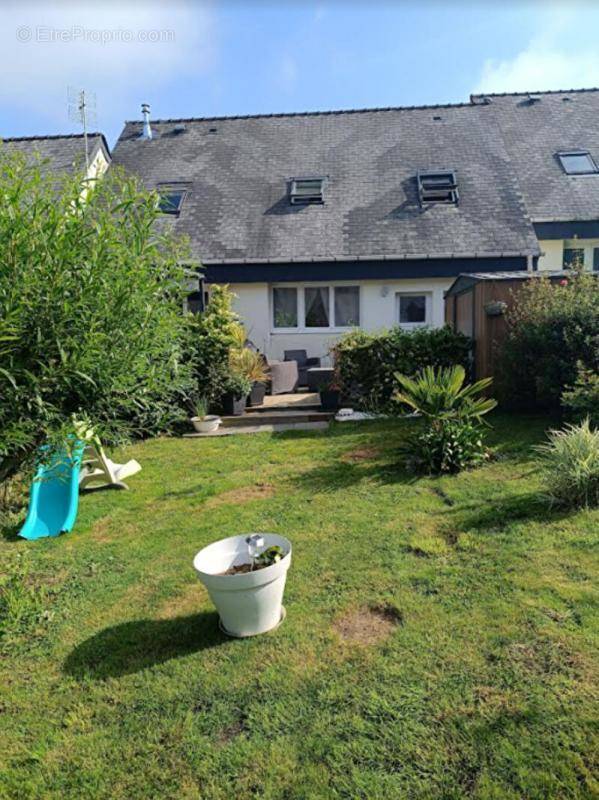 Maison à CHATEAUNEUF-DU-FAOU