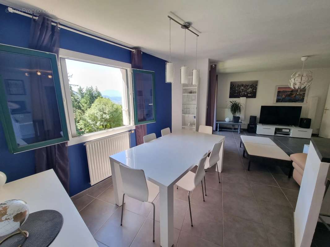 Appartement à CORENC