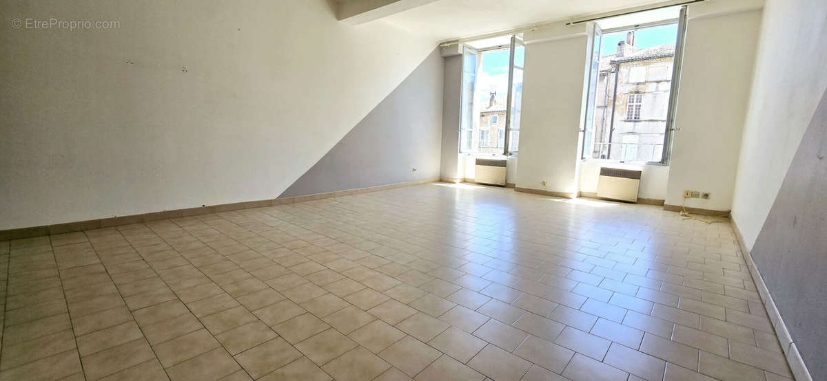 Appartement à BAGNOLS-SUR-CEZE