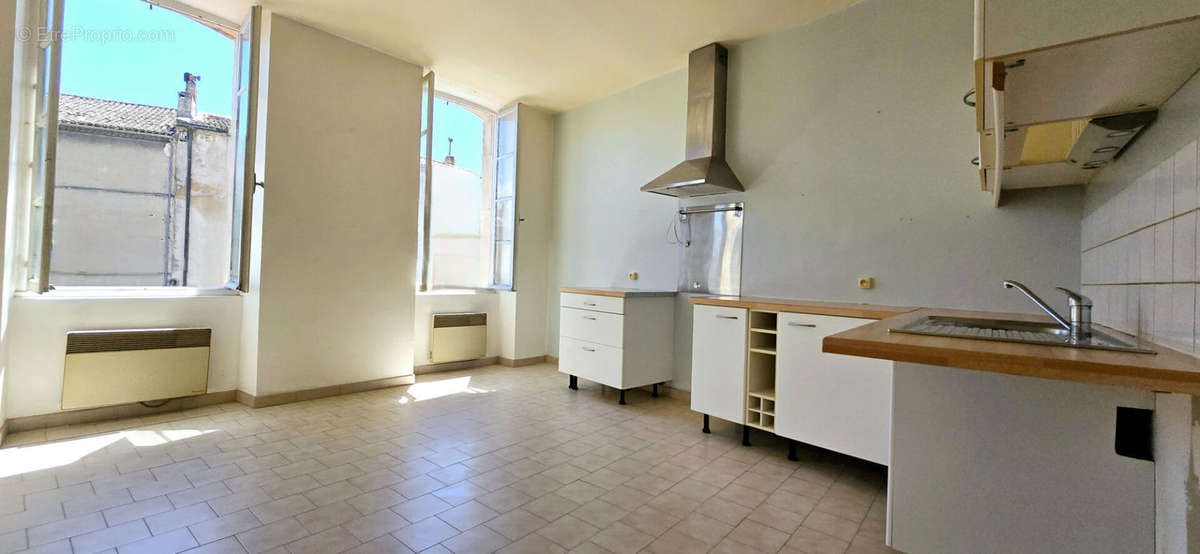 Appartement à BAGNOLS-SUR-CEZE