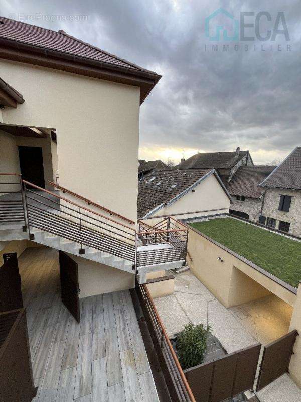 Appartement à MORESTEL