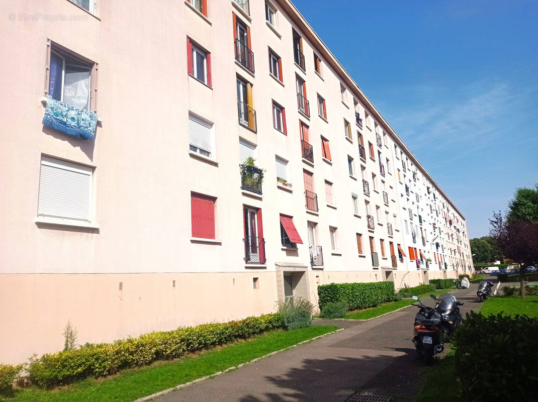 Appartement à LE BLANC-MESNIL