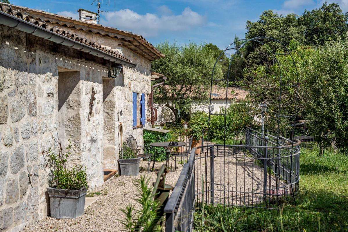 Maison à ROQUEFORT-LES-PINS