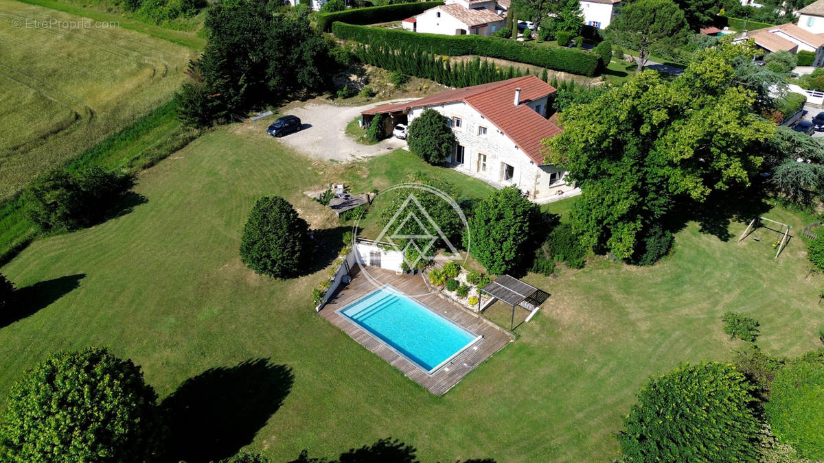 Maison à GENISSIEUX