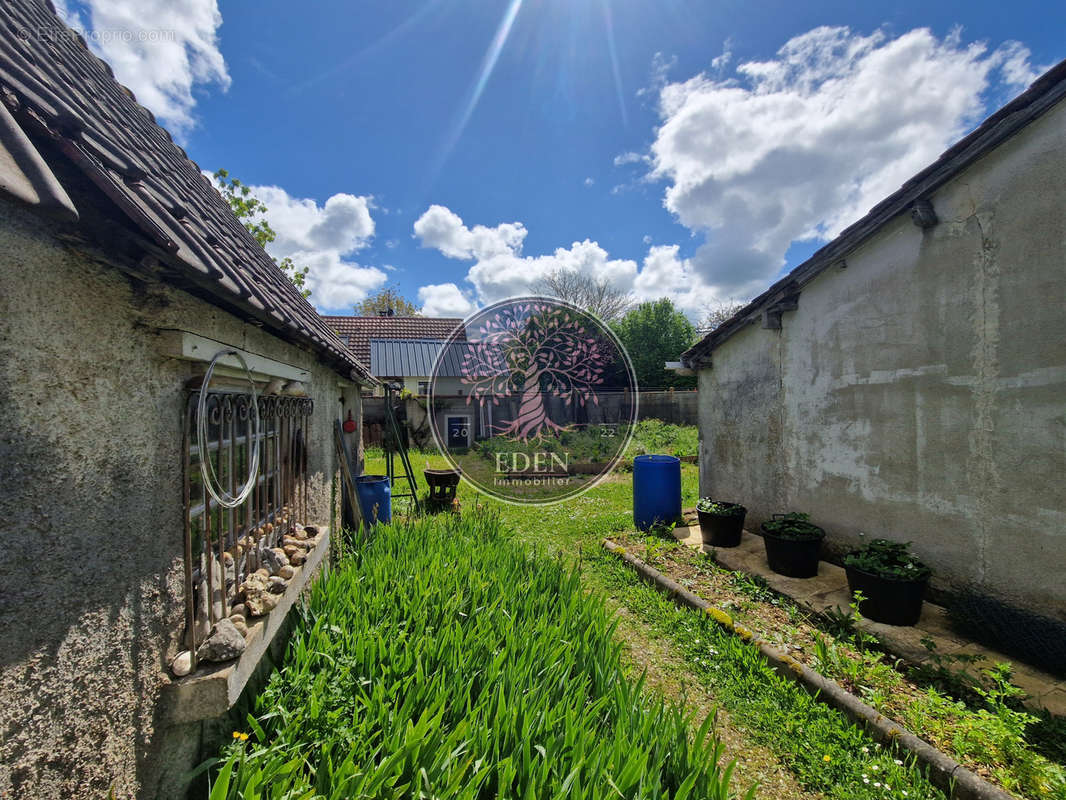 Maison à HOUDAN