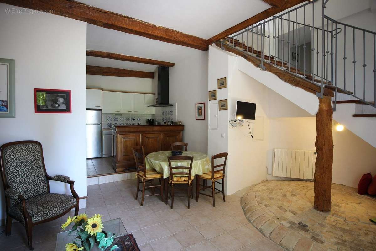 Appartement à ALIGNAN-DU-VENT