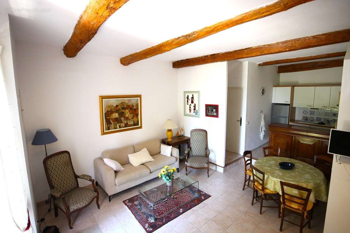 Appartement à ALIGNAN-DU-VENT