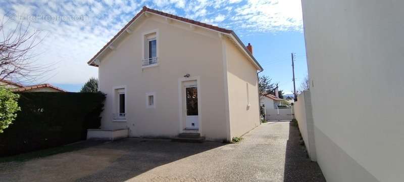 Maison à LES MARTRES-DE-VEYRE