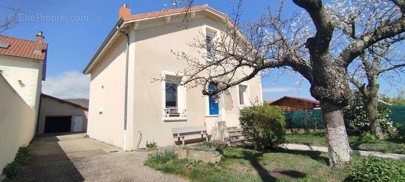 Maison à LES MARTRES-DE-VEYRE