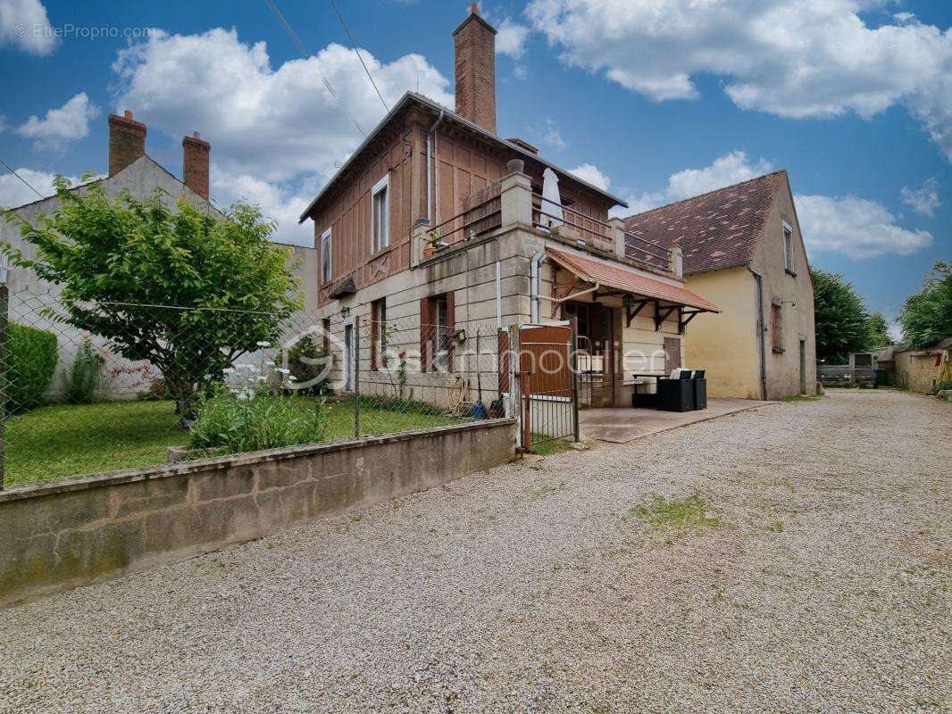 Maison à FAY-AUX-LOGES