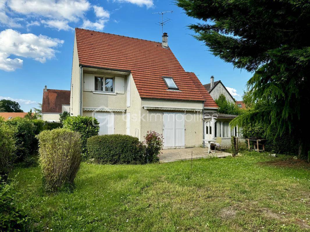 Maison à LA CHAPELLE-EN-SERVAL