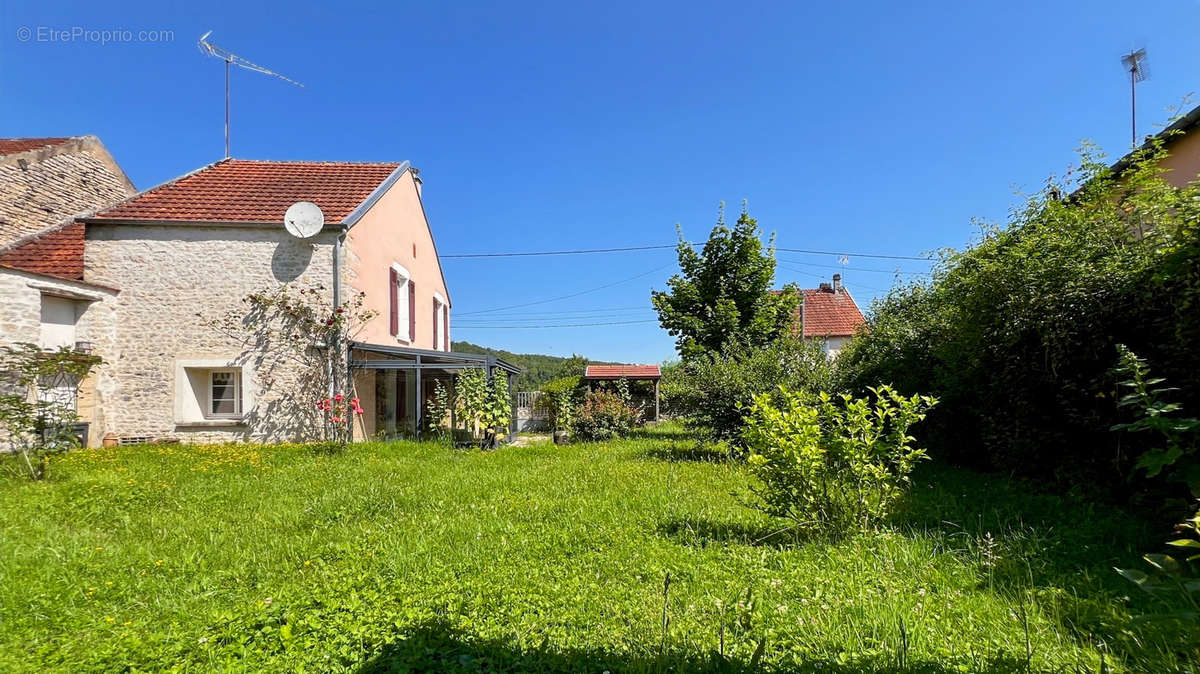 Maison à MASSANGIS